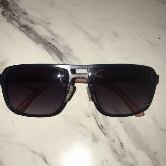 Guess Sunglasses - Picture 3 of 4